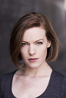 How tall is Niamh McGrady?